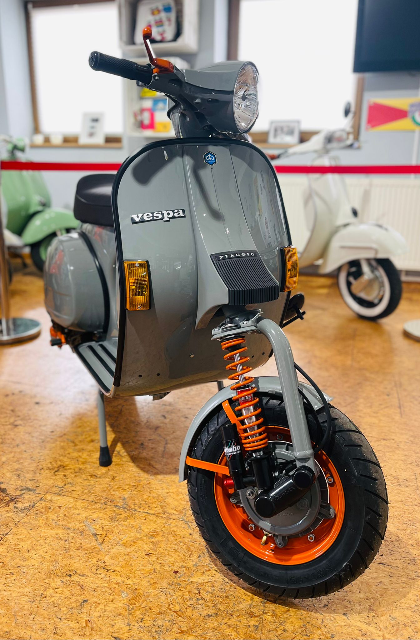 PX 125 in Grau-Orange - Bild #1 PX 125 in Grau-Orange - Bild #1