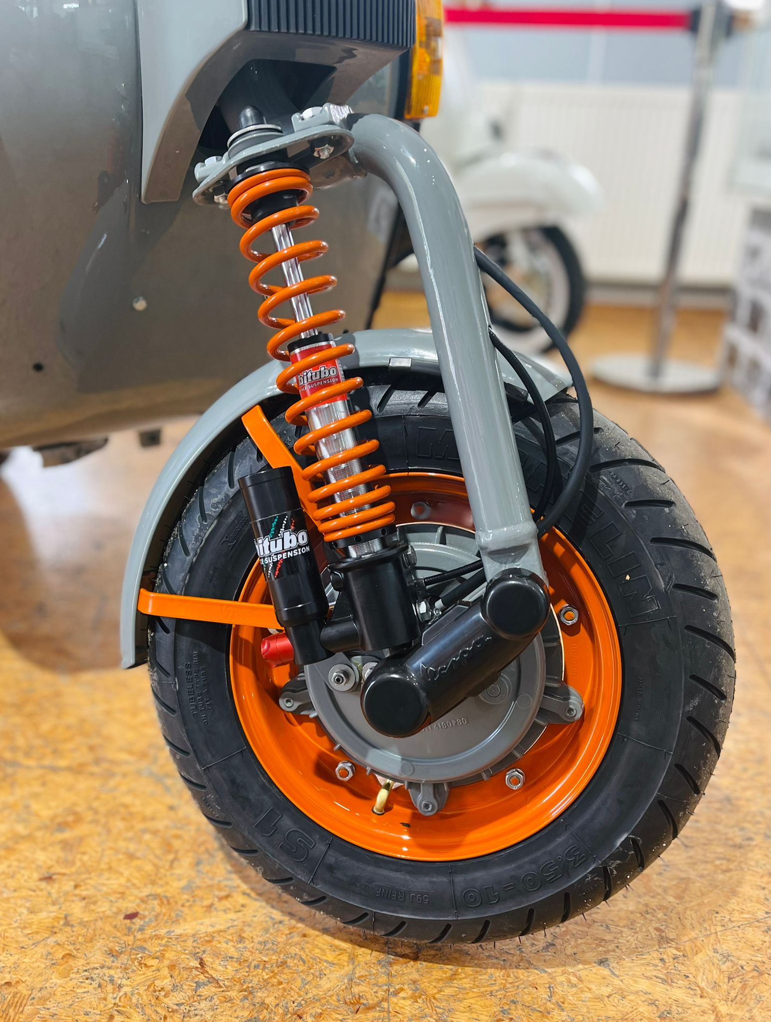 PX 125 in Grau-Orange - Bild #2 PX 125 in Grau-Orange - Bild #2