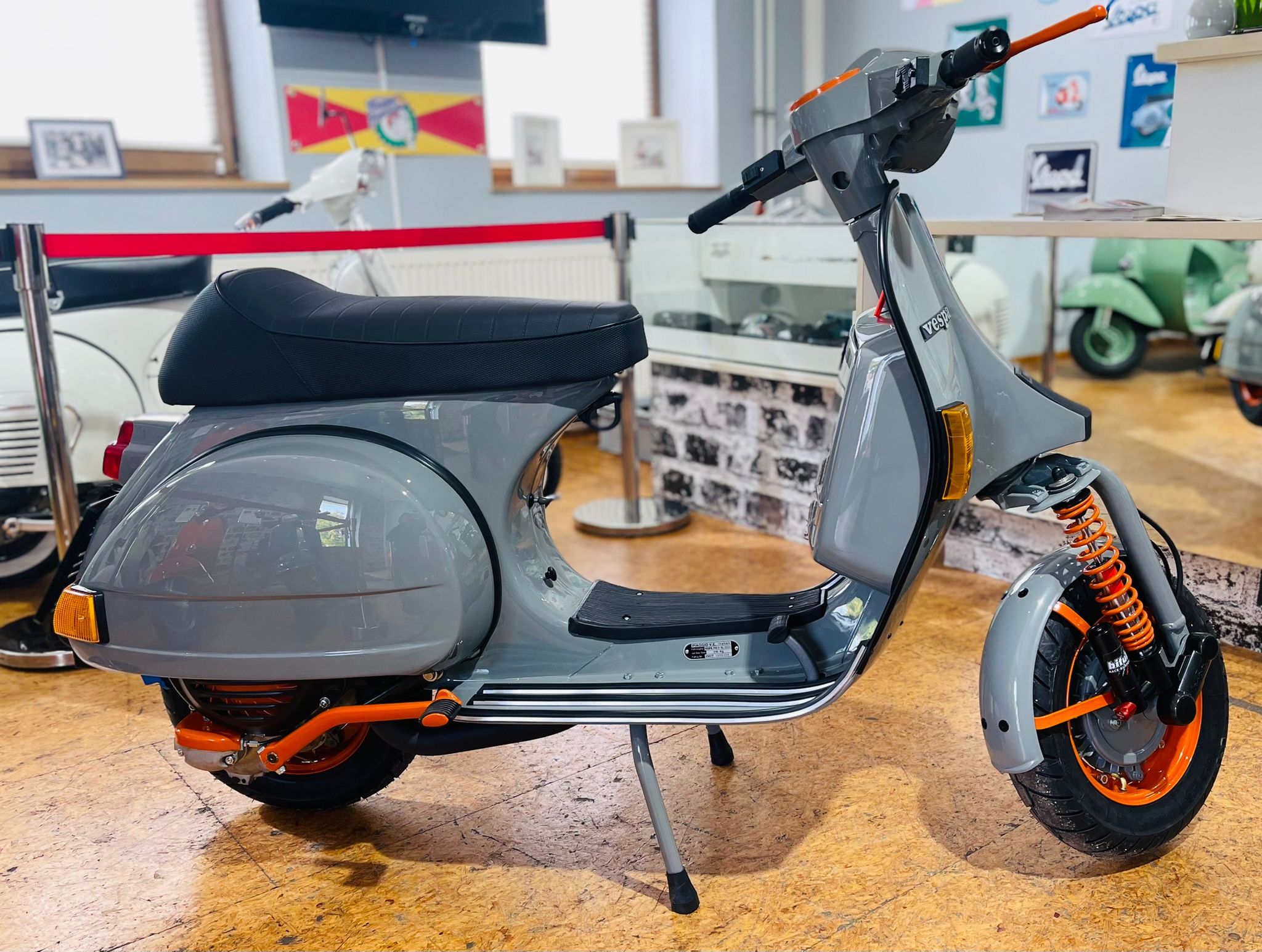 PX 125 in Grau-Orange - Bild #4 PX 125 in Grau-Orange - Bild #4