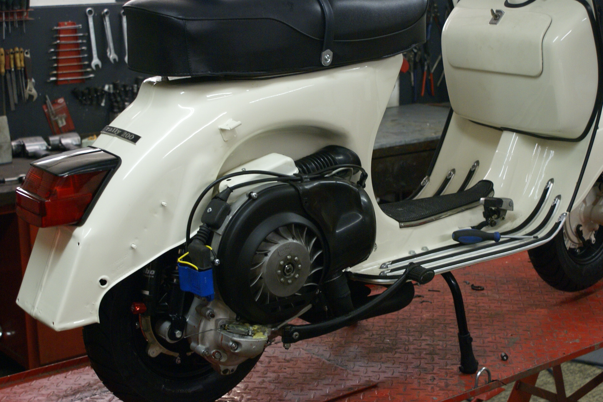 Komplett-Restauration Vespa Rally 200 - Bild #8 Komplett-Restauration Vespa Rally 200 - Bild #8