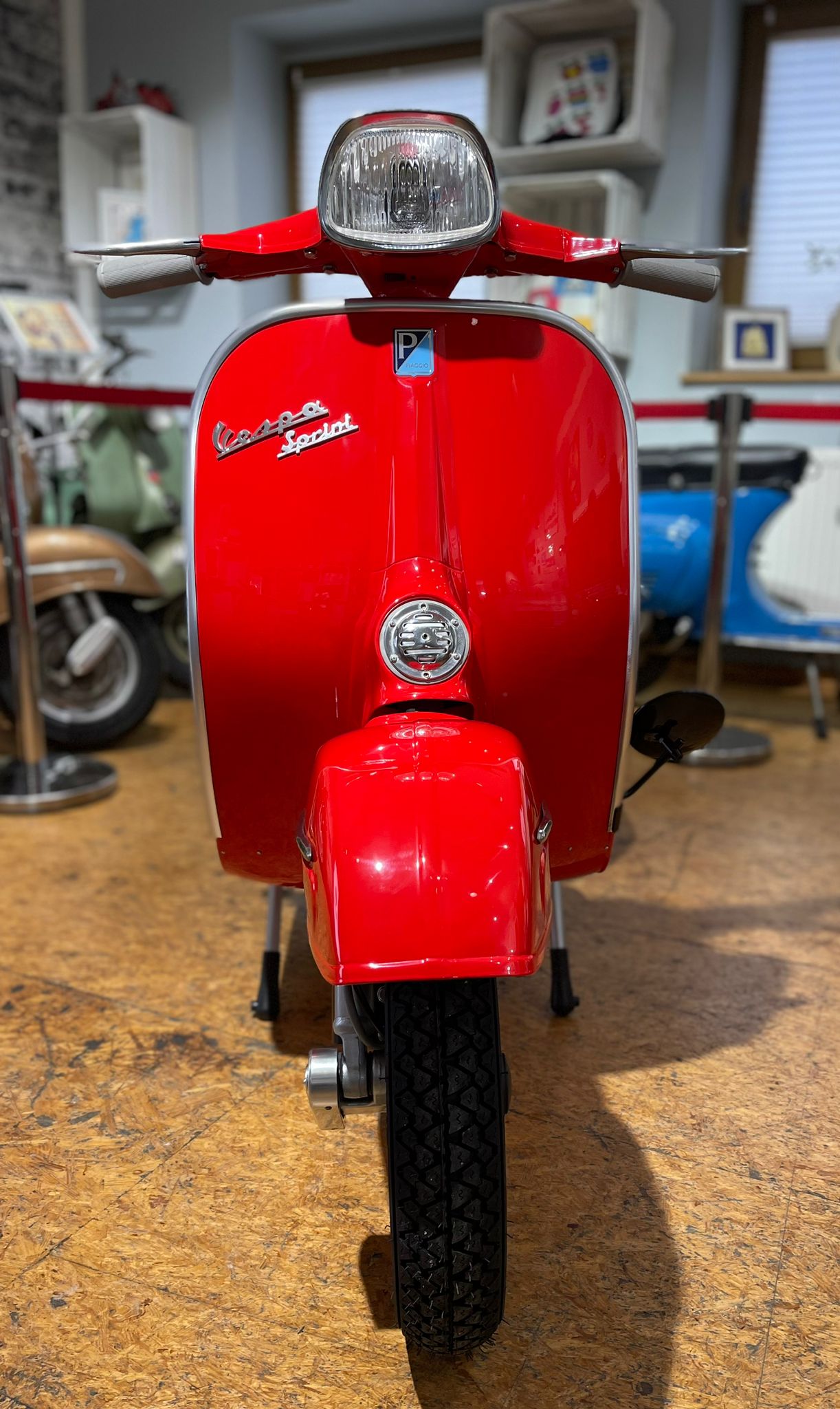Spanische Vespa Sprint mit PX-Lusso Motor - Bild #1 Spanische Vespa Sprint mit PX-Lusso Motor - Bild #1