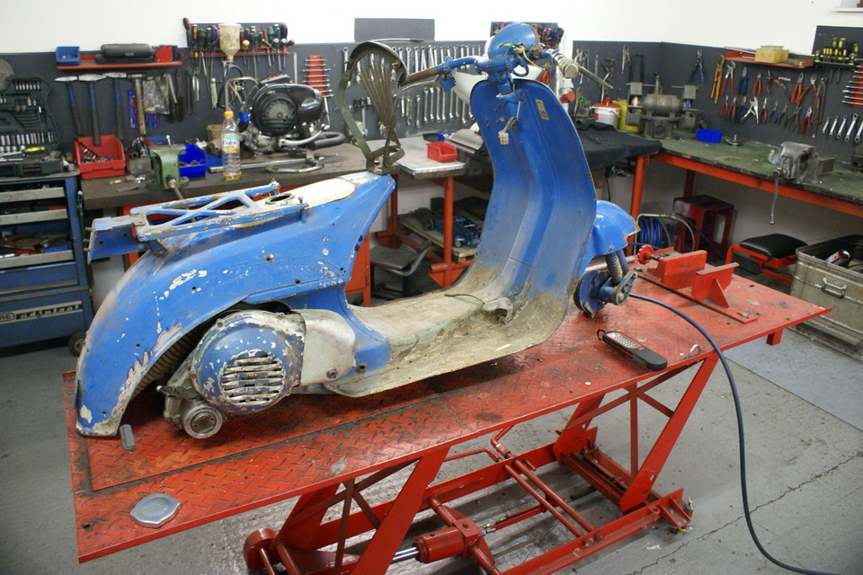 Bilderserie Restauration Vespa 125 Utilitaria - Bild #2 Bilderserie Restauration Vespa 125 Utilitaria - Bild #2