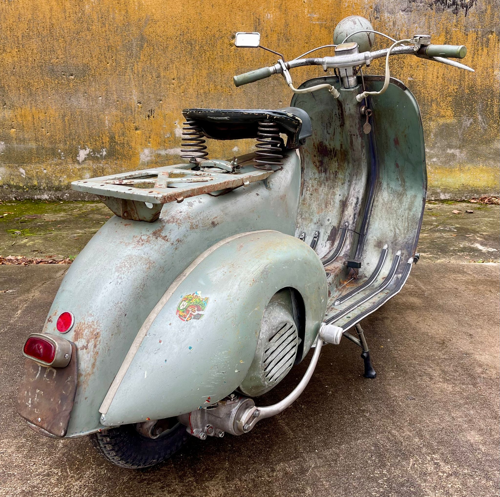 Vespa ACMA 1951 überarbeitet - Bild #1 Vespa ACMA 1951 überarbeitet - Bild #1